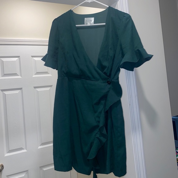 NWOT Line & Dot Green Mini Dress Wrap Dress Size Small Surplus Neckline Ruffles - Picture 2 of 8